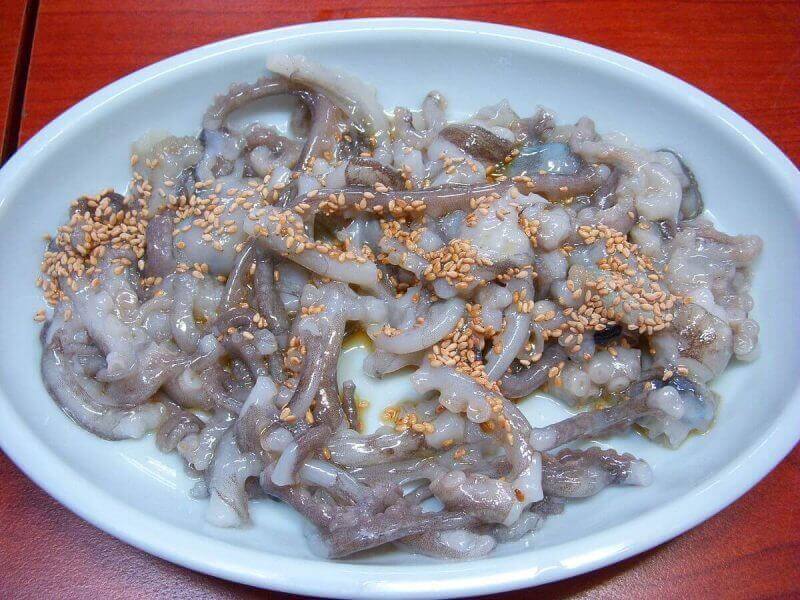 Bạch tuột sống là món ăn khiến khách du lịch Hàn Quốc cảm thấy thú vị