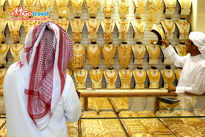 Trang sức vàng được bày bán ở các khu chợ Dubai