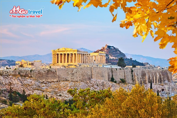 Du lịch Hy Lạp mùa thu bạn sẽ được đắm mình trong sắc màu đỏ - cam - vàng của lá