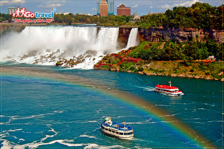 Du thuyền dạo quanh thác Niagara 