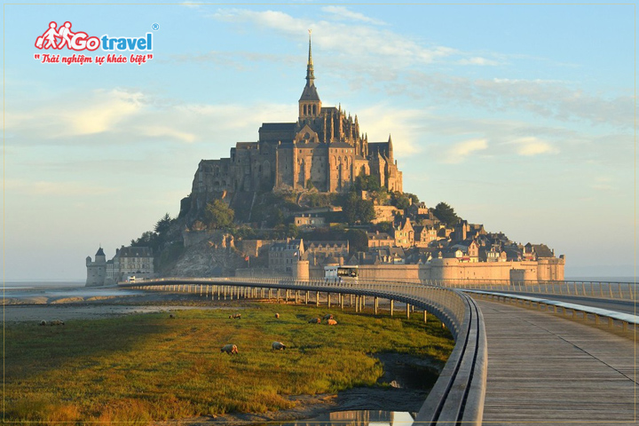 Ốc đảo Mont Saint Michel - thiên đường giữa biển khơi